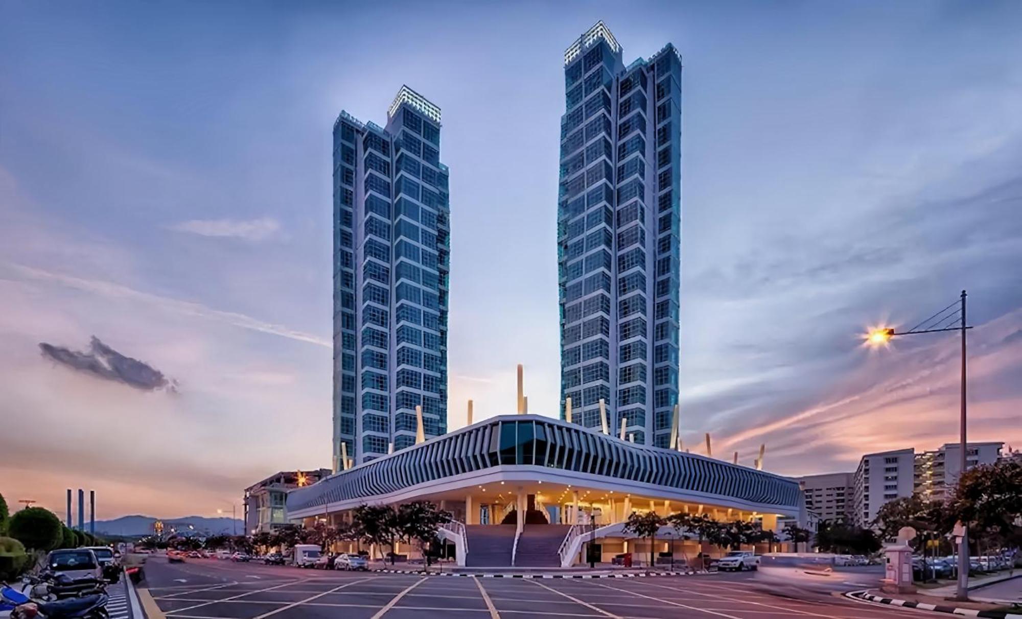 Maritime Seaview Suites Penang George Town Exterior foto