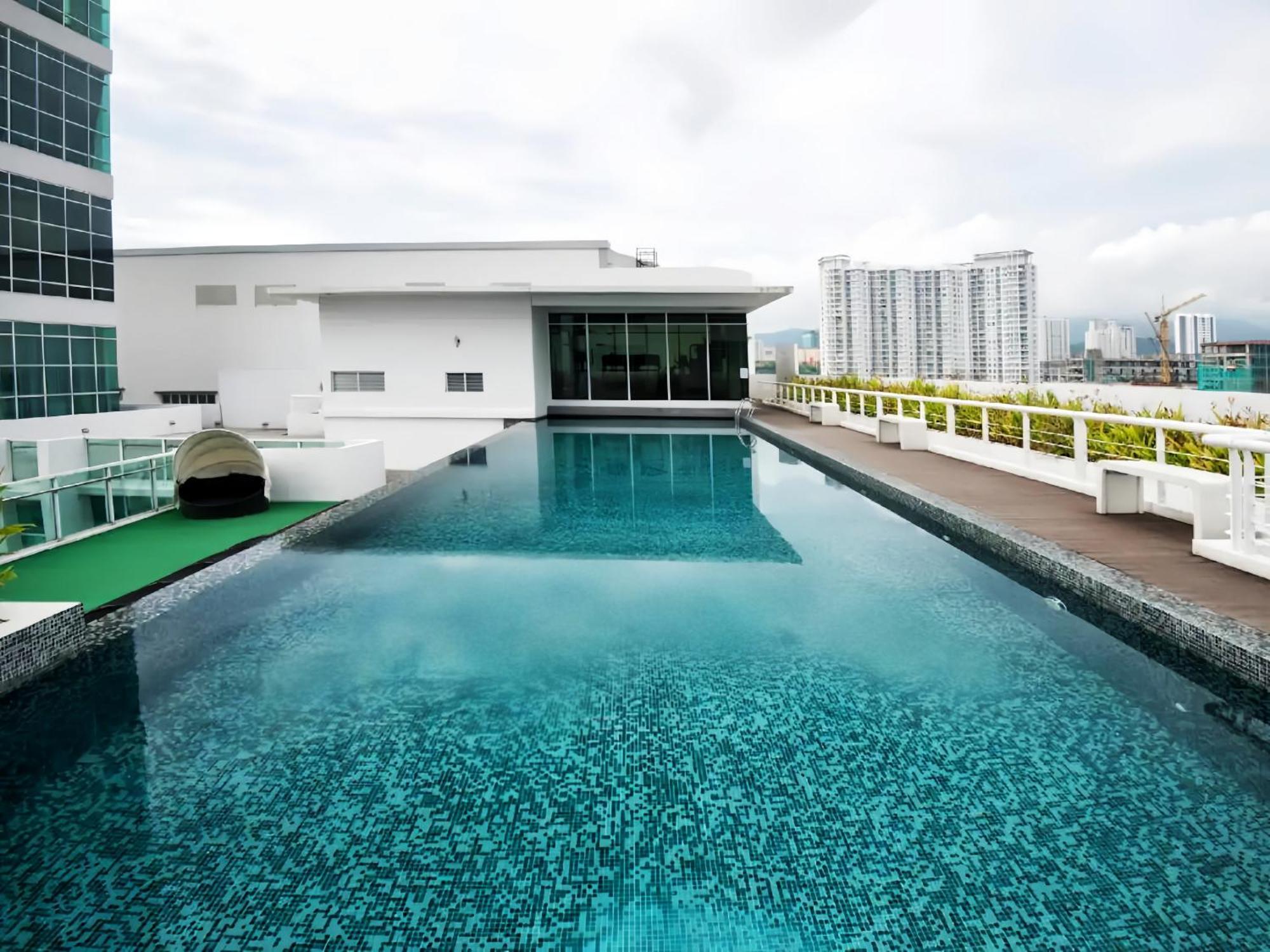 Maritime Seaview Suites Penang George Town Exterior foto