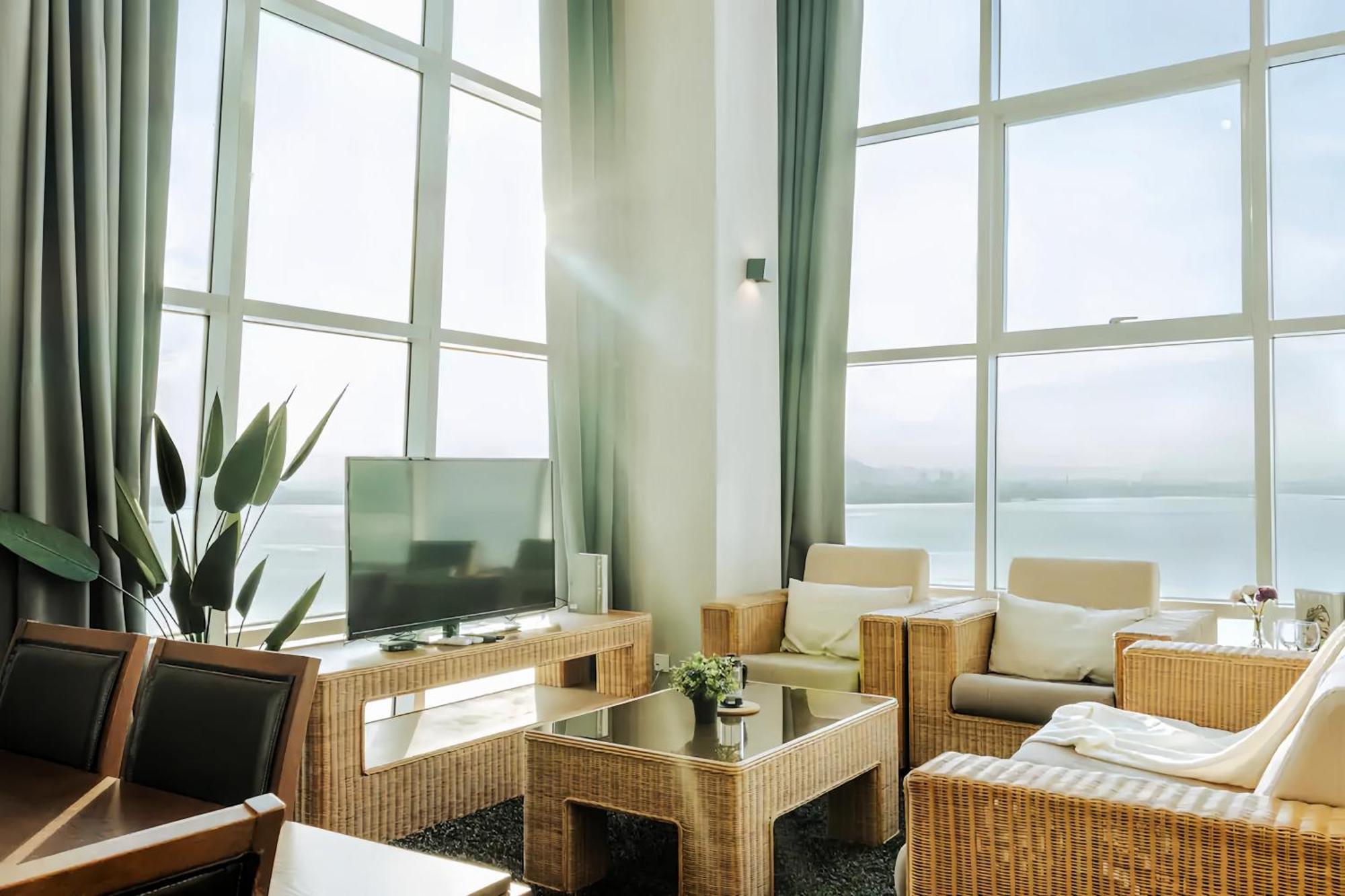 Maritime Seaview Suites Penang George Town Exterior foto