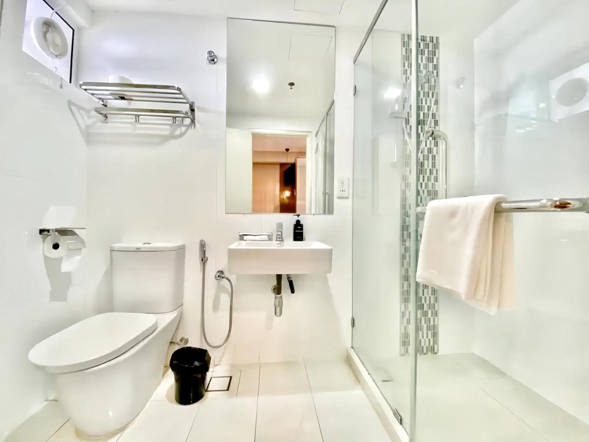 Maritime Seaview Suites Penang George Town Exterior foto