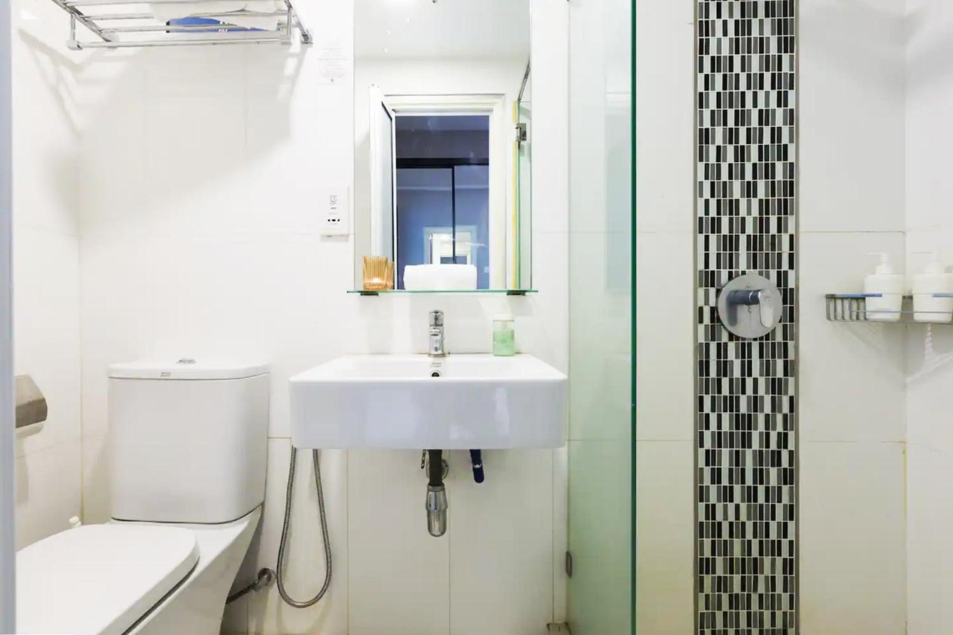 Maritime Seaview Suites Penang George Town Exterior foto